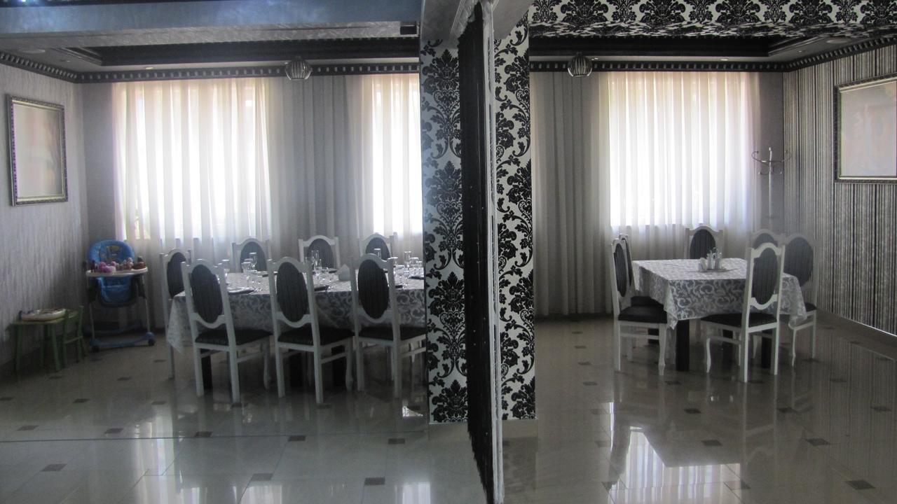 Mini Hotel Leon Beregleányfalva Kültér fotó