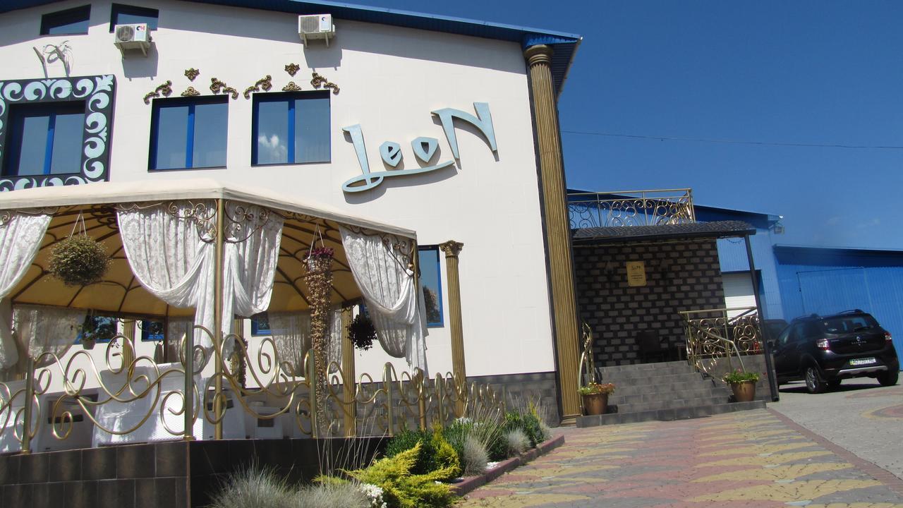 Mini Hotel Leon Beregleányfalva Kültér fotó